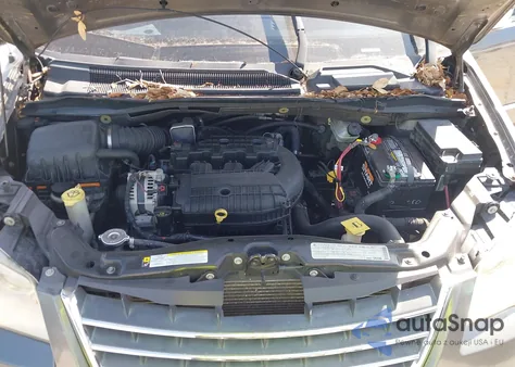 2010 Chrysler Town & Country Touring Plus z USA, uszkodzony, nr VIN 2A4RR8DX1AR361211